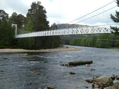 namenlose Brücke über den River Dee
